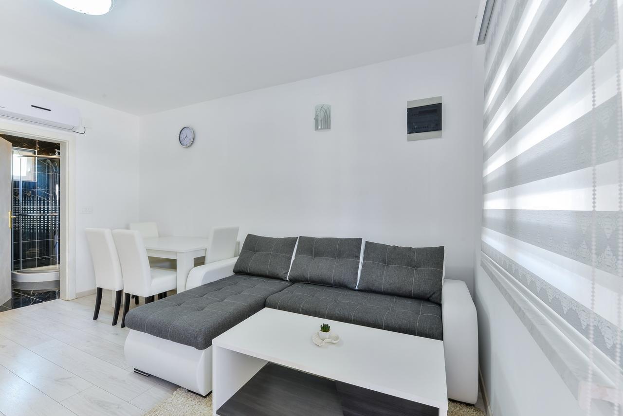 Apartments Lucica Vir Eksteriør bilde