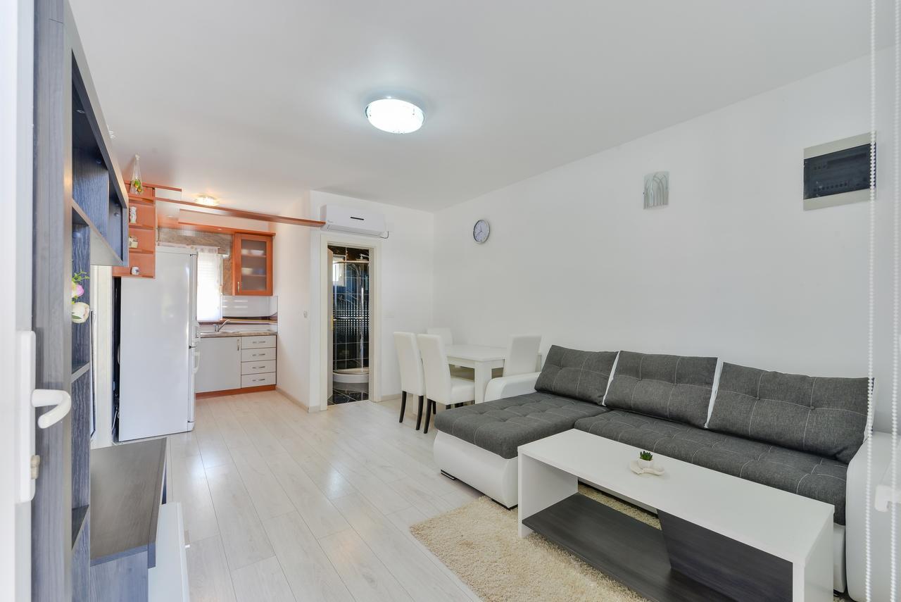 Apartments Lucica Vir Eksteriør bilde