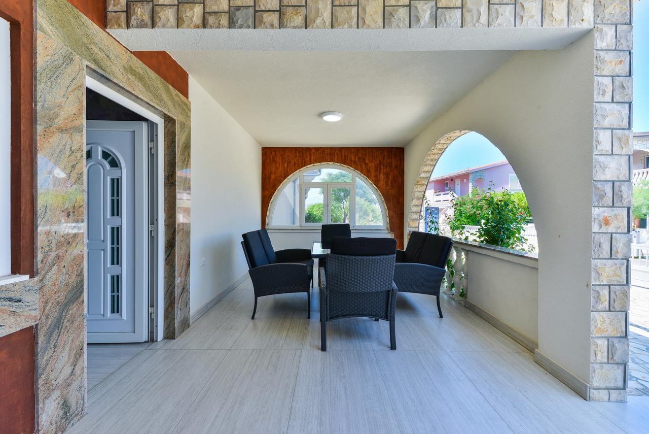 Apartments Lucica Vir Eksteriør bilde