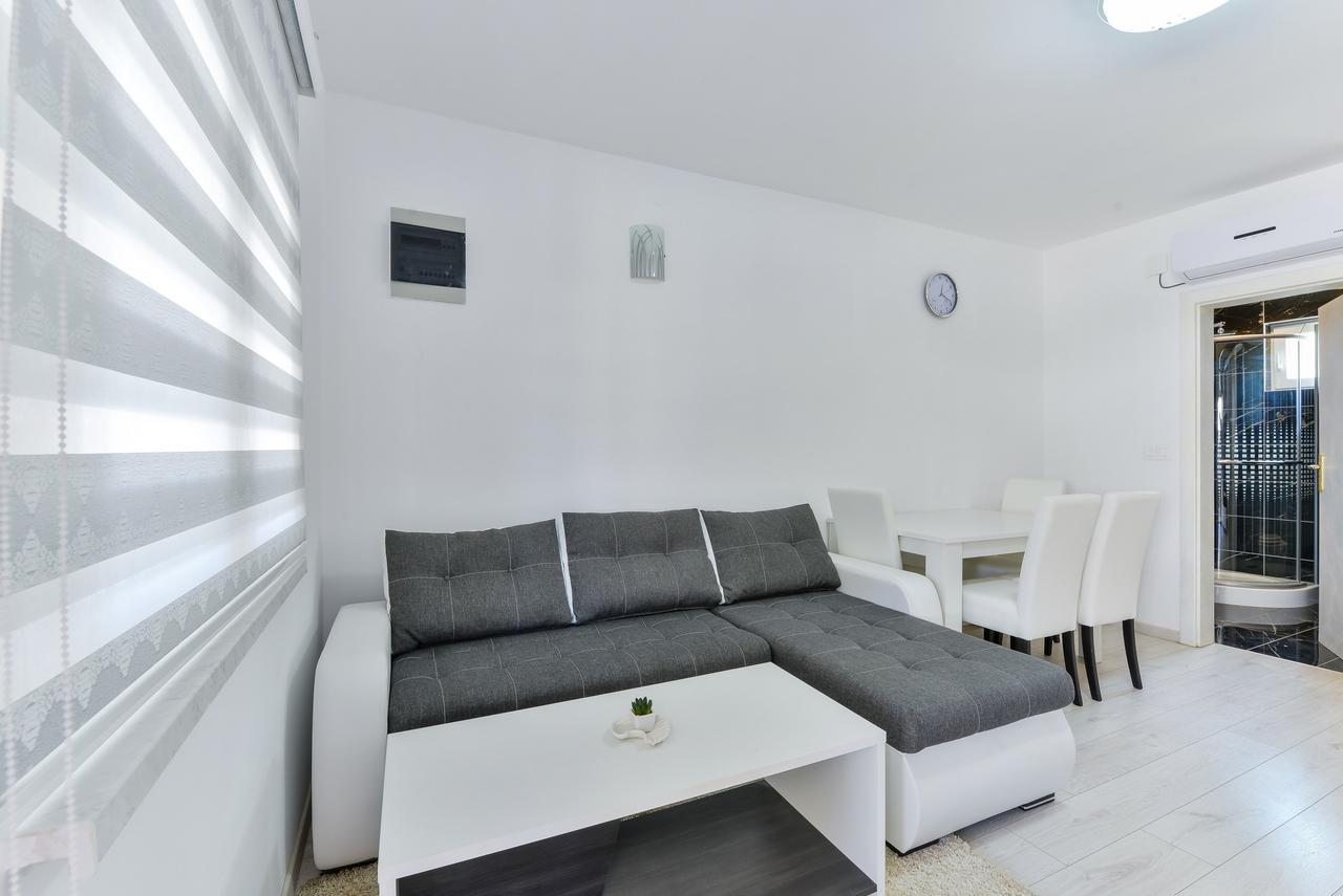Apartments Lucica Vir Eksteriør bilde
