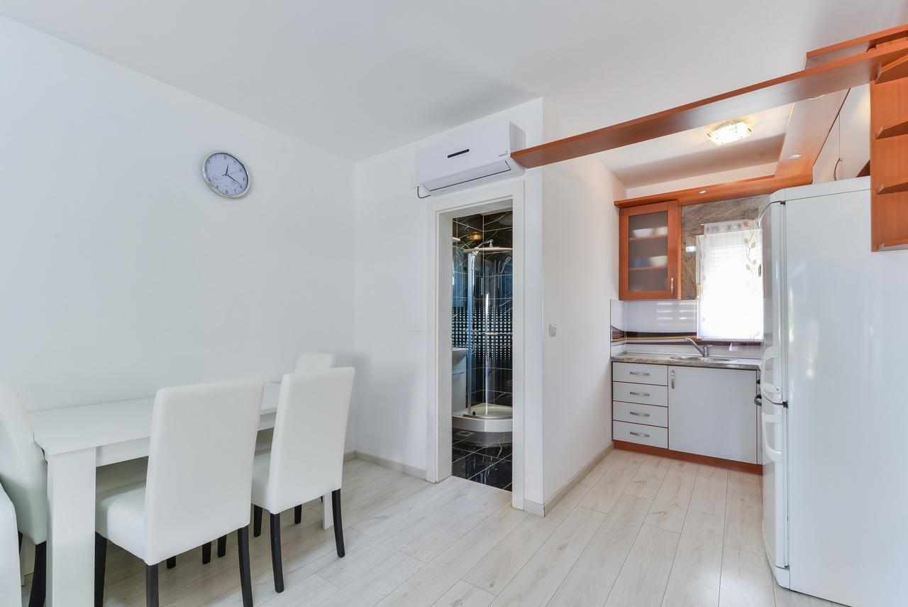 Apartments Lucica Vir Eksteriør bilde