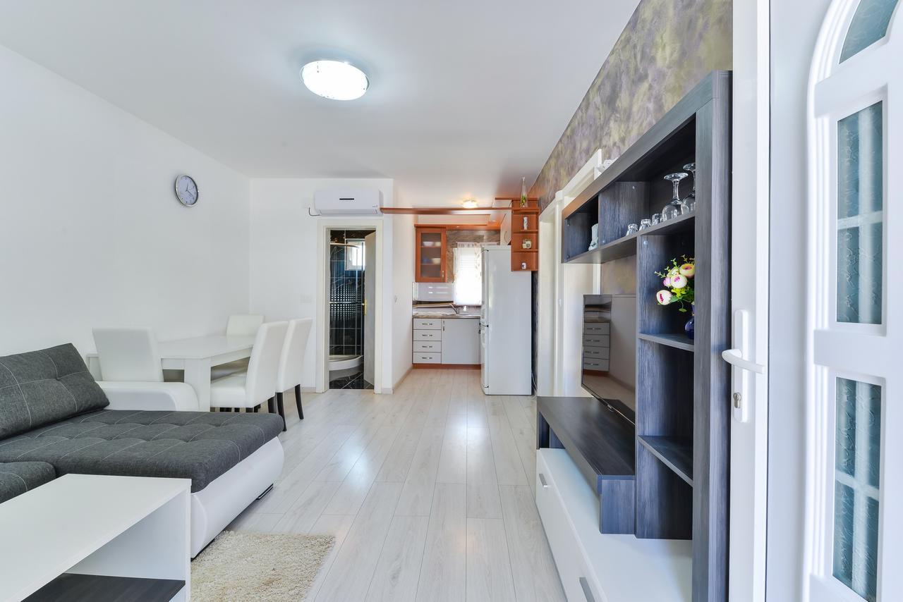 Apartments Lucica Vir Eksteriør bilde