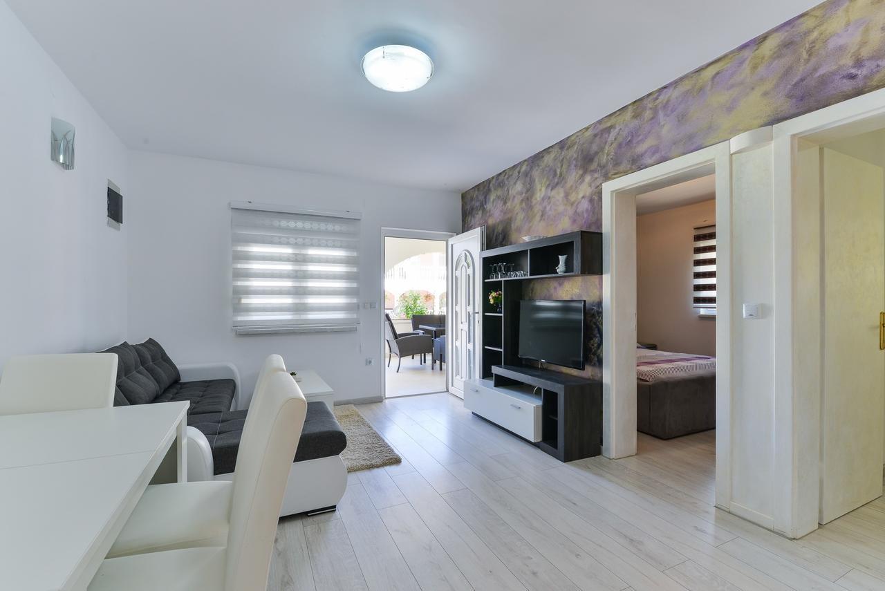 Apartments Lucica Vir Eksteriør bilde