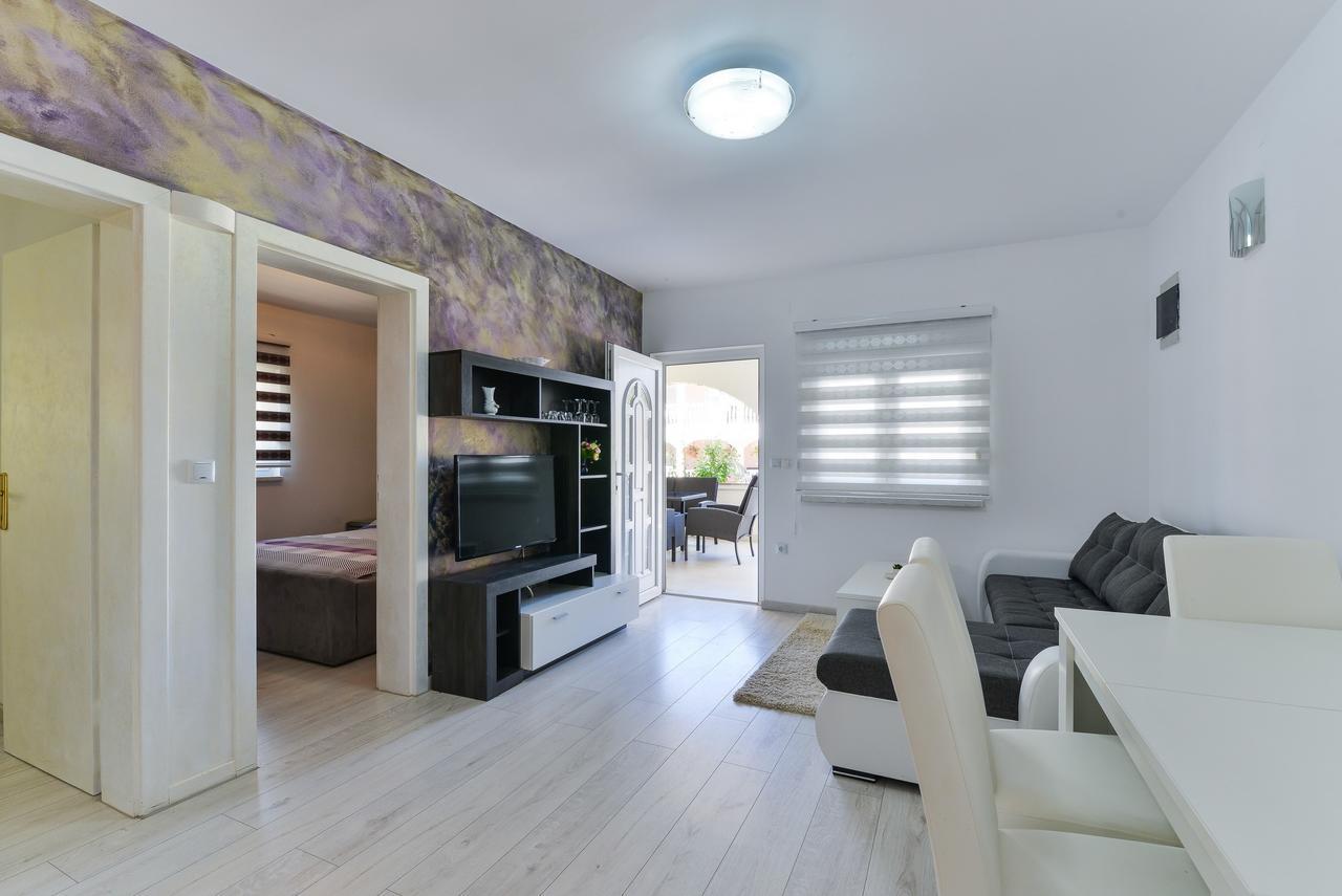 Apartments Lucica Vir Eksteriør bilde